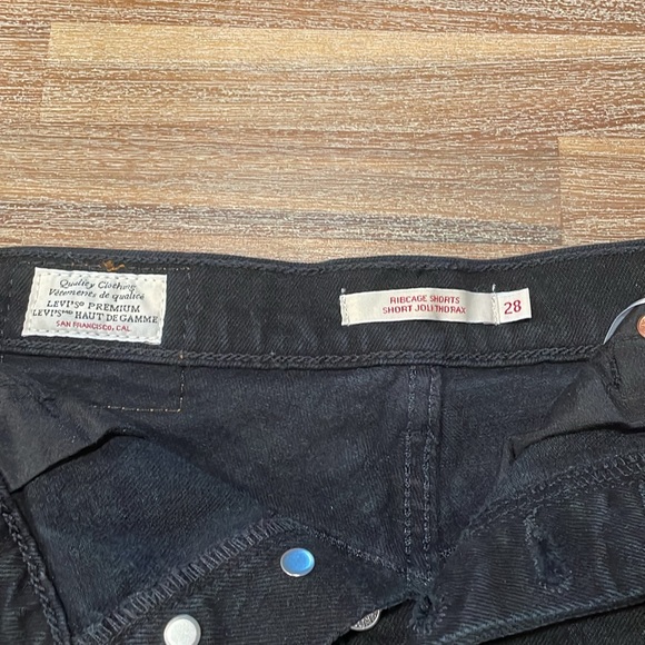 Black Levi shorts size 28 - Picture 4 of 4
